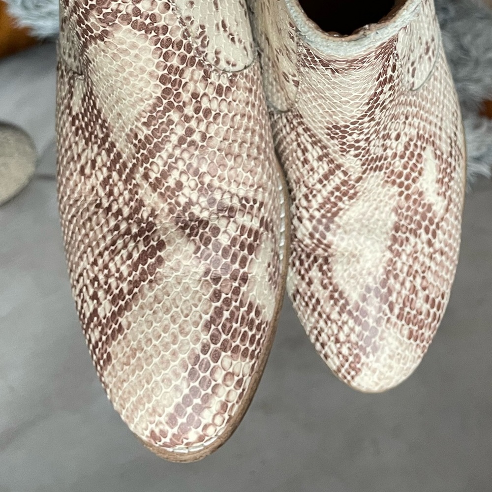 Seychelles Beige Python Print Ankle Boots Size 7.5 - image 6